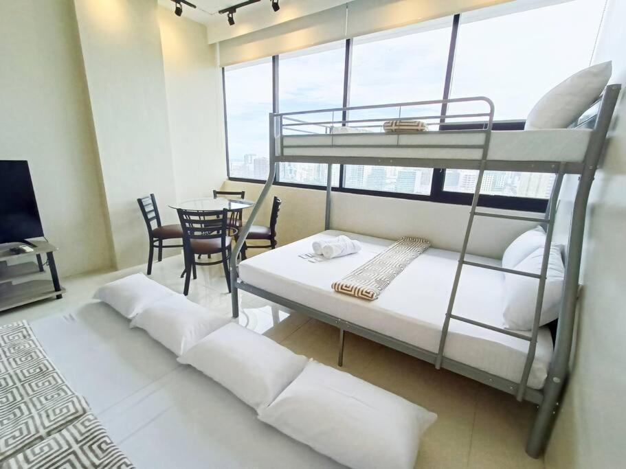 16g Walking Distance To Ayala And It Park With Wifi